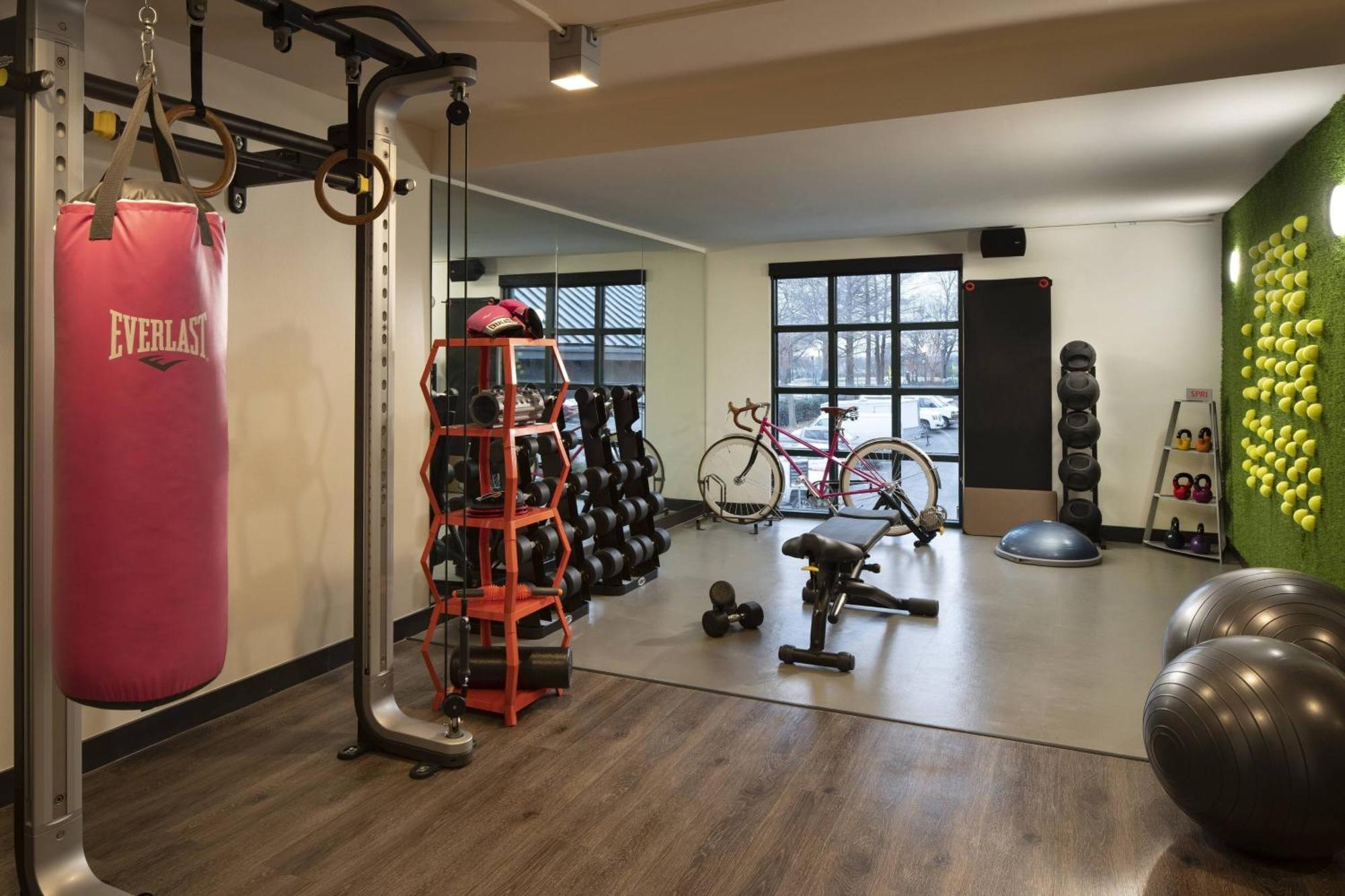 Отель Moxy Memphis Downtown Экстерьер фото