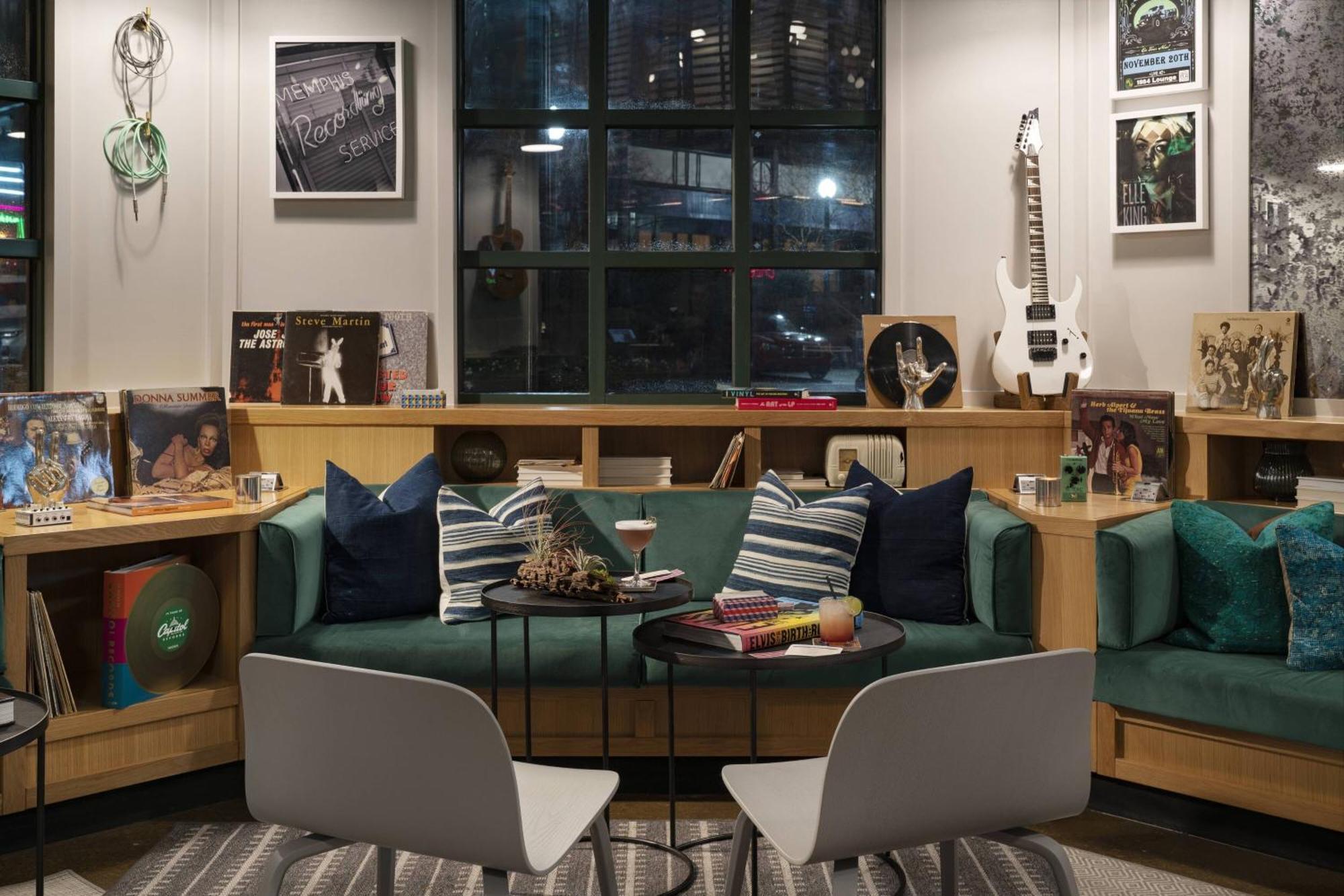 Отель Moxy Memphis Downtown Экстерьер фото